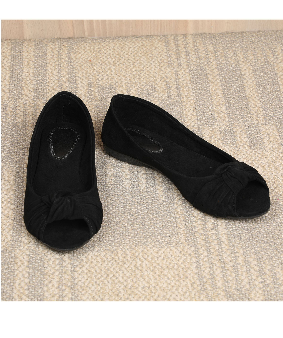 Sindhi Footwear Women`s Black Synthetic Leather Bellies